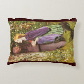 ロング婚約byアーサー・ヒューズ、ヴィンテージ・アート アクセントクッション (裏面)