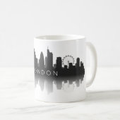 ロンドンのスカイライン シルエット - モダンな黒と白 コーヒーマグカップ (正面右)