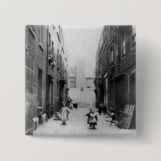 ロンドンのスラム街1899年 缶バッジ (正面)