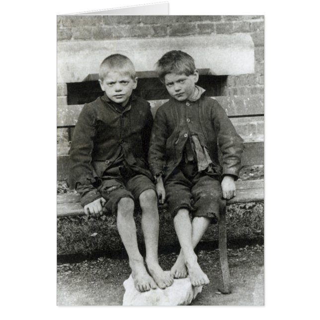 ロンドンのスラム街、男の子 (正面)