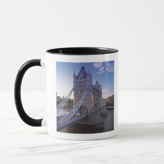 ロンドンのタワー橋 マグカップ (左)