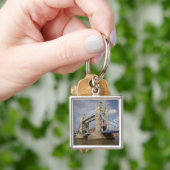 ロンドンのタワー・ブリッジとテムズ川 キーホルダー (手)