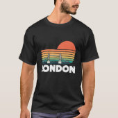 ロンドンのテムズ川に架かるタワーブリッジ イギリス Tシャツ (正面)