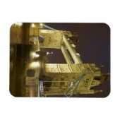 ロンドンの夕暮れ時にタワーブリッジとリバー・テムズ マグネット (横)