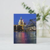 ロンドンの夕暮れ時の聖ポール大聖堂 ポストカード (スタンド正面)