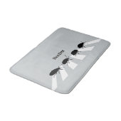 ロンドンの横断歩道を渡って歩いている4匹のカブトムシ… バスマット (アングル)