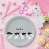 ロンドンの横断歩道を渡って歩いている4匹のカブトムシ… ペーパープレート (パーティー)