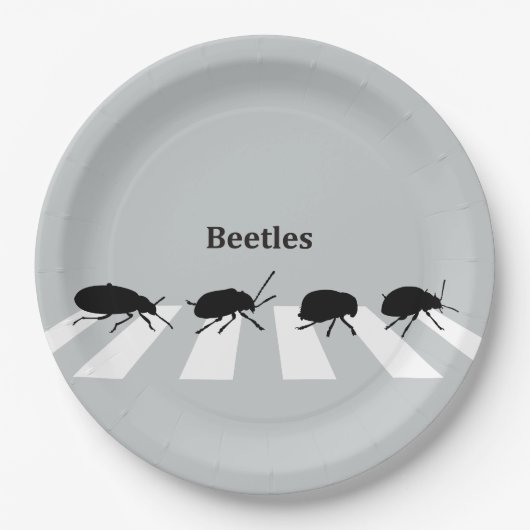 ロンドンの横断歩道を渡って歩いている4匹のカブトムシ… ペーパープレート (正面)