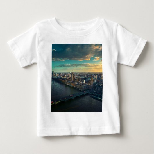 ロンドンの街並みと夕日 ベビーTシャツ (正面)