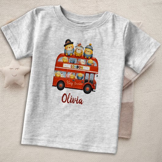 ロンドンの2階建てバスに乗ったかわいいひよこ達 ベビーTシャツ