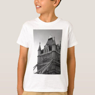 ロンドンタワーブリッジクローズアップ Tシャツ