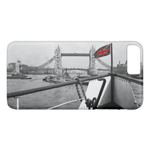 ロンドンタワーブリッジ1890のカラスプラッシュユニオンジャック iPhone 8 PLUS/7 PLUSケース