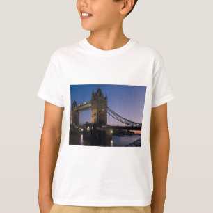 ロンドン塔橋 イギリス 夜 水 都市 Tシャツ