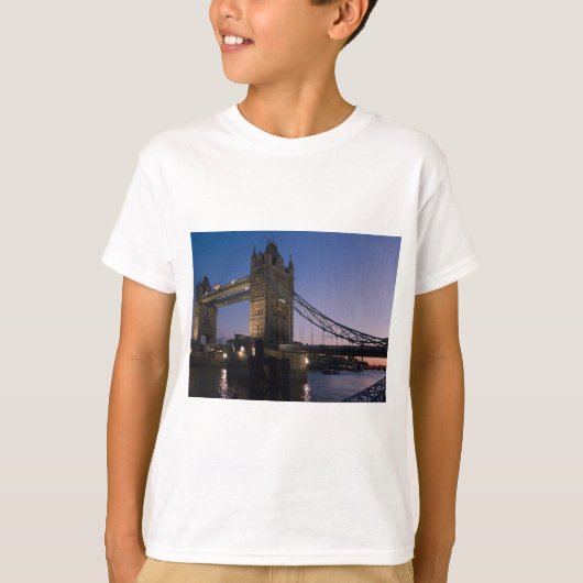 ロンドン塔橋 イギリス 夜 水 都市 Tシャツ (正面)