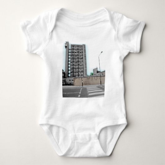 ロンドン画像的なTRELLICKタワーの都市写真 Tシャツ (正面)