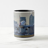 ロンドン都市空港の上陸 マグカップ (中央)