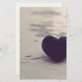 ロンリーパープルストーンハートオンザウェットサンディビーチ 便箋 (正面/裏面)