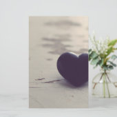 ロンリーパープルストーンハートオンザウェットサンディビーチ 便箋 (スタンド正面)