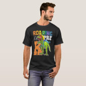 ローアリングプレK恐竜レックス新学期少年 Tシャツ (正面フル)