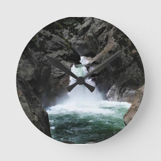 ローアリングリバー滝、キングズキャニオン、カリフォルニア州 ラウンド壁時計 (正面)