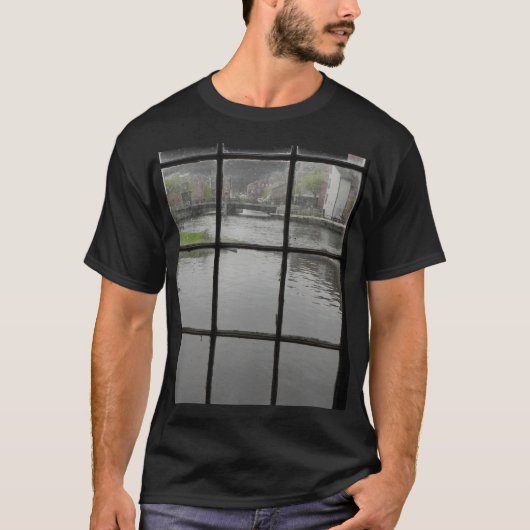 ローウェルのローウェルロックからの眺め Tシャツ (正面)