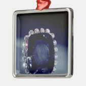 ローガンのブローチ メタルオーナメント (左)