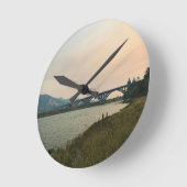 ローグ・リバー、または ラウンド壁時計 (傾斜)