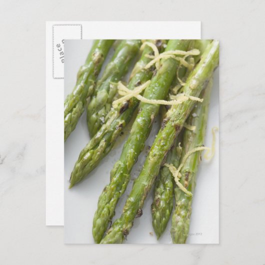 ローストした緑色のアスパラガスにレモンの風味を添え ポストカード (正面/裏面)