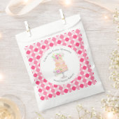 ローズが添えられた華やかな水彩レイヤードケーキの専門店 フェイバーバッグ (クリップ留めされた状態)