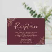 ローズゴールドとバーガンディのウェディングレセプション エンクロージャーカード (スタンド正面)