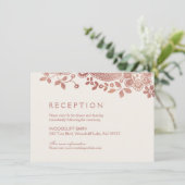ローズゴールドのエレガントなヴィンテージ ラッセル ウェディング レセプション エンクロージャーカード (スタンド正面)