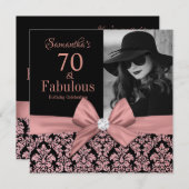 ローズゴールドのグリッターがあしらわれたダマスク柄の70歳の誕生日パーティー招待状 招待状 (正面/裏面)