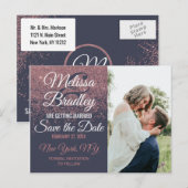 ローズゴールドのグリッターが輝く ネイビーブルーのセーブザデート 案内ポストカード (正面/裏面)