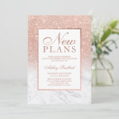 ローズゴールドのグリッター大理石エレガントでおしゃれな新しい計画 招待状 (スタンド正面)