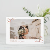 ローズゴールドのコンフェッティ写真 ウェディングアナウンスメント 招待状 (スタンド正面)