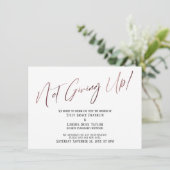 ローズゴールドのタイポグラフィーを諦めない！ 結婚式延期 招待状 (スタンド正面)