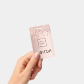 ローズゴールドのドリップが付いた、化粧品事業のロゴマーク訪問者 バッジ (手持ち)