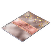 ローズゴールドのメタリックスタービジネスモノグラム2023 ノートブック (左側)