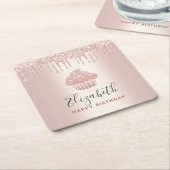ローズゴールドの名前を入れたカップケーキのグリッターが滴る、豪華なデザイン スクエアペーパーコースター (アングル)