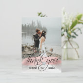 ローズゴールドの筆跡 ウェディング サンクスカード | フォト 招待状 (スタンド正面)