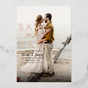 ローズゴールドの箔押しを使ったモダンなデザインの「Save The Date」タイプの写真 箔招待状