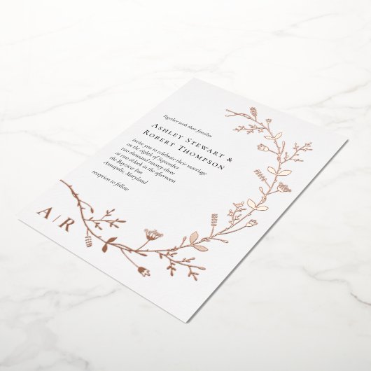 ローズゴールドの箔押しを施したスクロールデザインの結婚式招待状 箔招待状 (回転した状態)