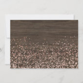 ローズゴールドの紙吹雪が落ちる木の板の花嫁のシャワー 招待状 (裏面)