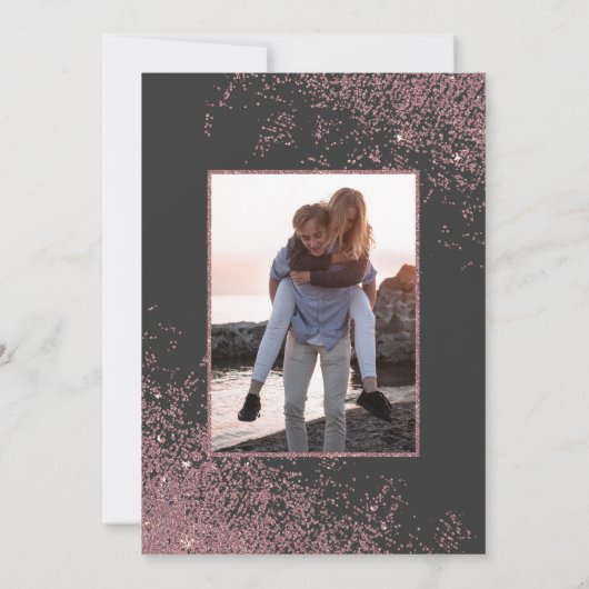 ローズゴールドグリッターが煌めくブラックフォトウェディング 招待状 (裏面)