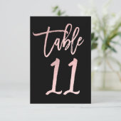 ローズゴールドピンク箔モダンスクリプトテーブルナンバー11 招待状 (スタンド正面)