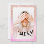 ローズゴールド グリッター ピンク ホログラフィック フォト スイート 16 招待状 (裏面)