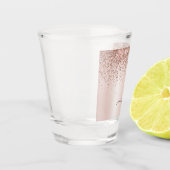 ローズゴールド - ブラッシュピンク グリッター メタル モノグラム ネーム ショットグラス (左)