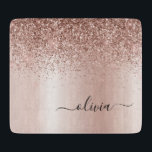 ローズゴールド - ブラッシュピンク グリッター メタル モノグラム 名 カッティングボード<br><div class="desc">ローズゴールド - ブラッシュピンク 偽の箔 メタリック スパークル グリッター ブラシ仕上げ メタル モノグラム 名 まな板。卒業式、誕生日、結婚式、結婚前のお祝い、結婚記念日、ベビーシャワー、独身パーティーなど、豪華で洗練されたスタイルを好む人へのプレゼントに最適です。</div>