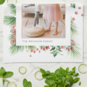 ローズヒップ&ホリーベリーのクリスマスグリーン写真 キッチンタオル (折り畳み)