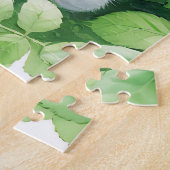 ローズブッシュの下でかわいい白い子猫 ジグソーパズル (側面)